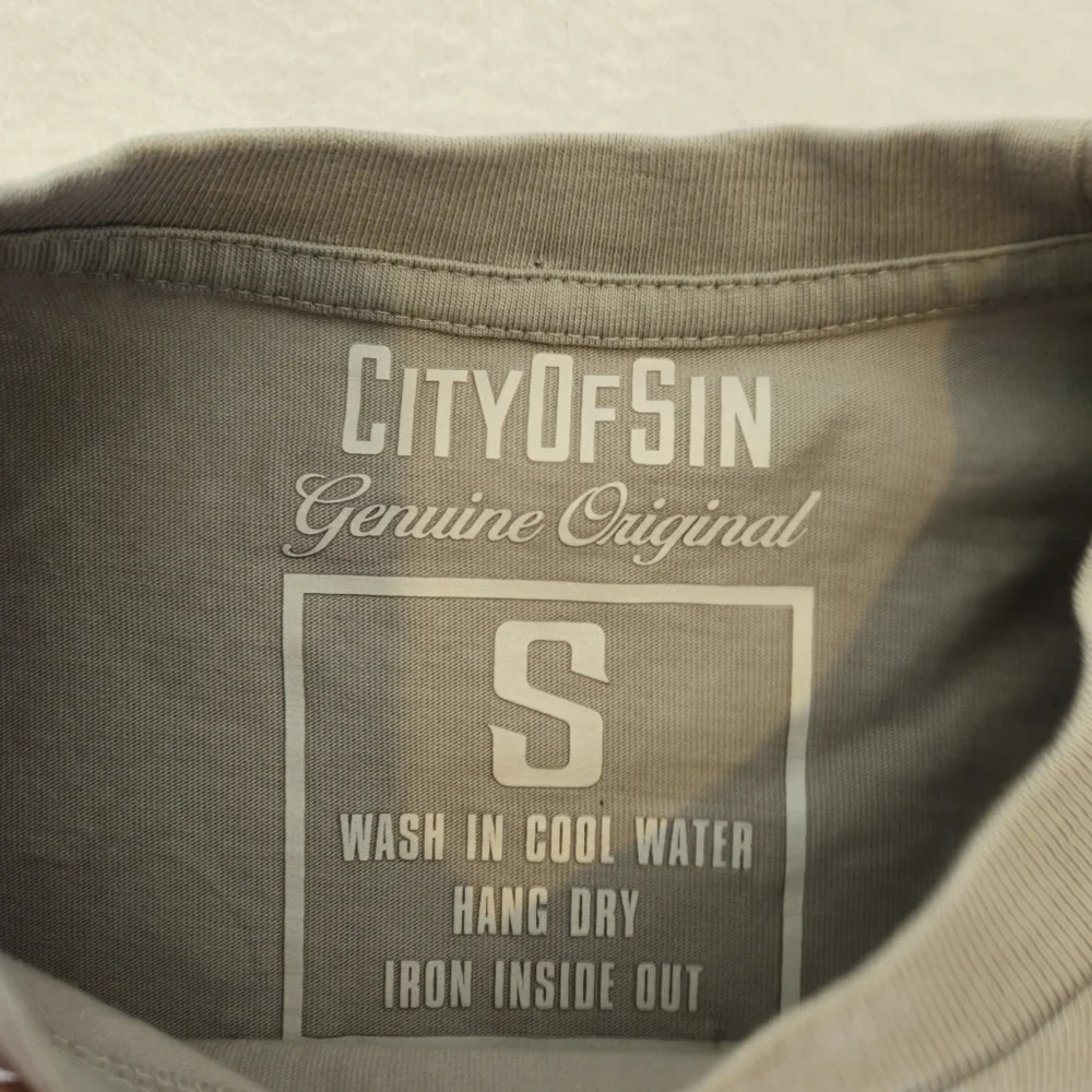 City Of Sin Gray Graphic Tee with Cartoon Design Size S